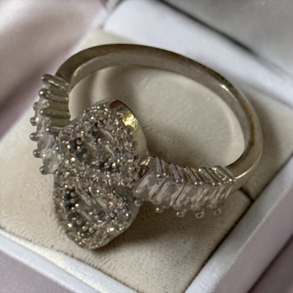Elegant Silver Women's Ring Size 5